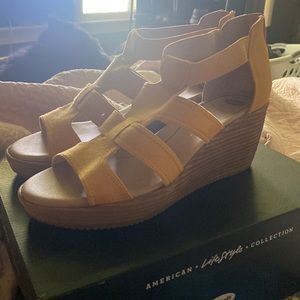 Dr. Scholl’s Wedges 9.5